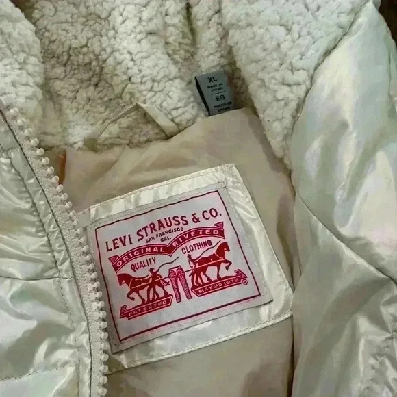 Levis Women's XL Shinny Ivory Puffer Jacket Sherpa
Lined Hooded Genuine Red Tab - Picture 4 of 13